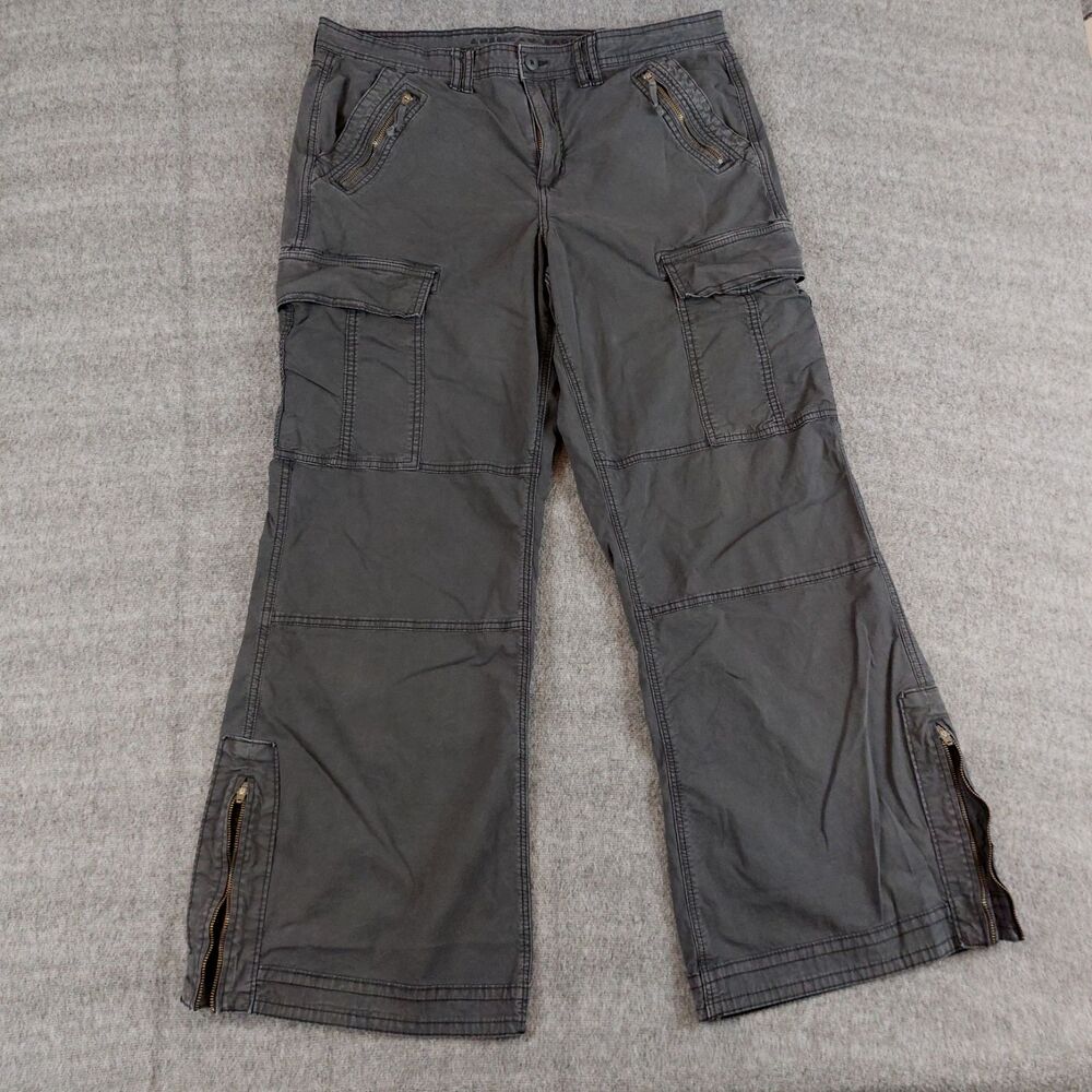 American Eagle Low Rise Baggy Flare Cargo Pants Women's Size 14 Black - Picture 2 of 8